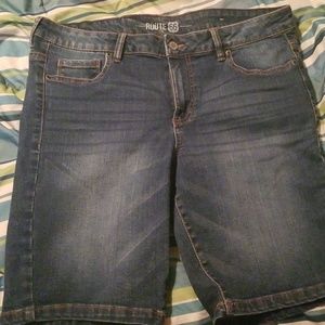 Bermuda shorts size 12